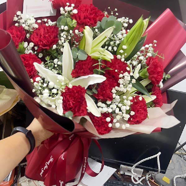 16朵红色康乃馨百合,更多时间陪您(实拍照)