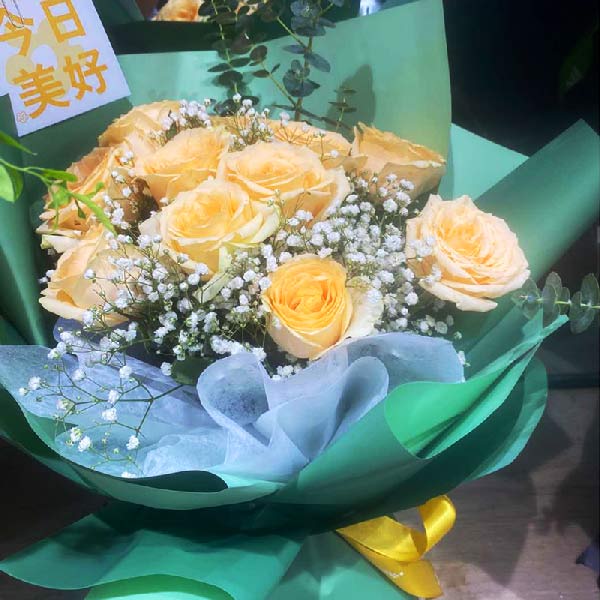 11朵香槟玫瑰满天星,爱笑的眼睛(实拍照)