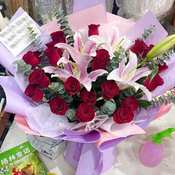 19朵红玫瑰百合,独一无二的你(实拍照)
