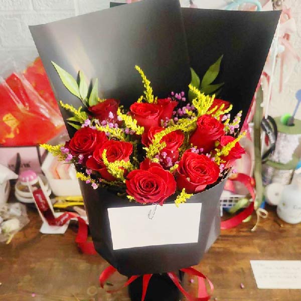 11朵红玫瑰相思梅,真心痴心(实拍照)