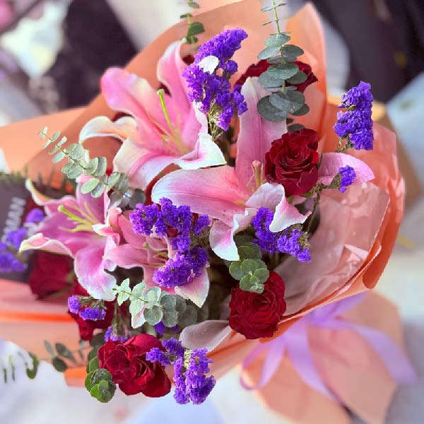 11朵红玫瑰,2支粉色多头百合,愿一生在一起(实拍照)