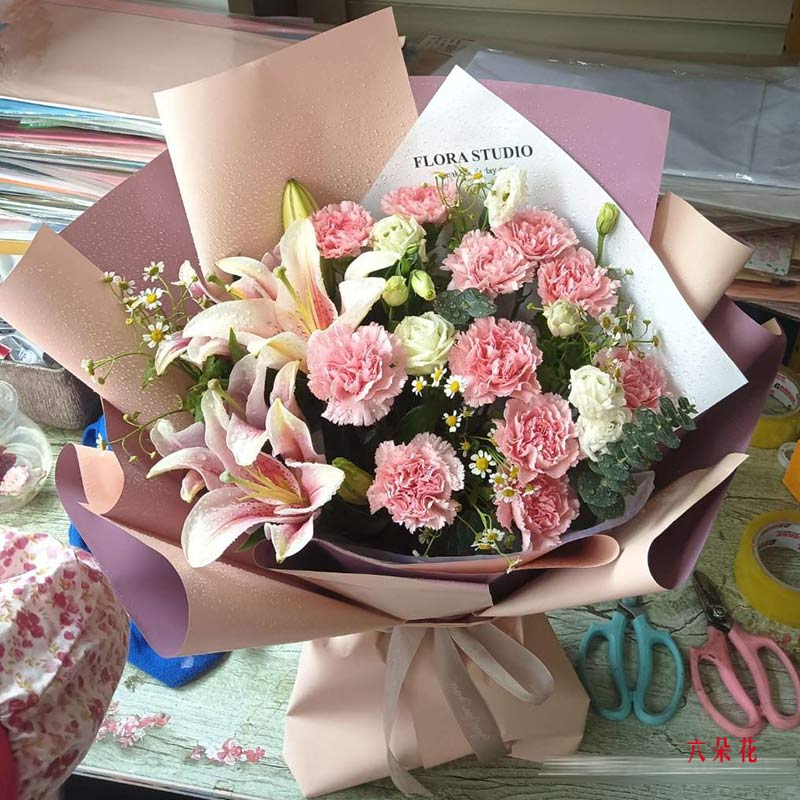 11朵康乃馨2支百合,岁月沉淀智慧(实拍照)