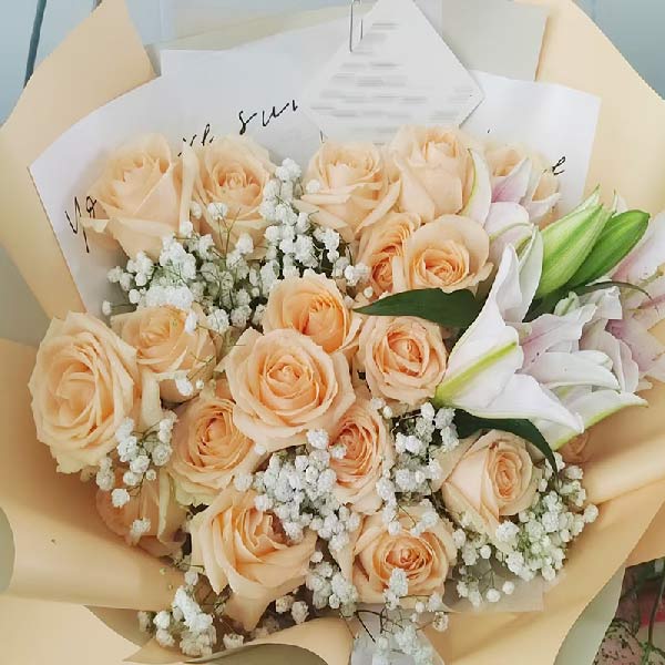 22朵香槟玫瑰百合,爱情在时光里(实拍照)