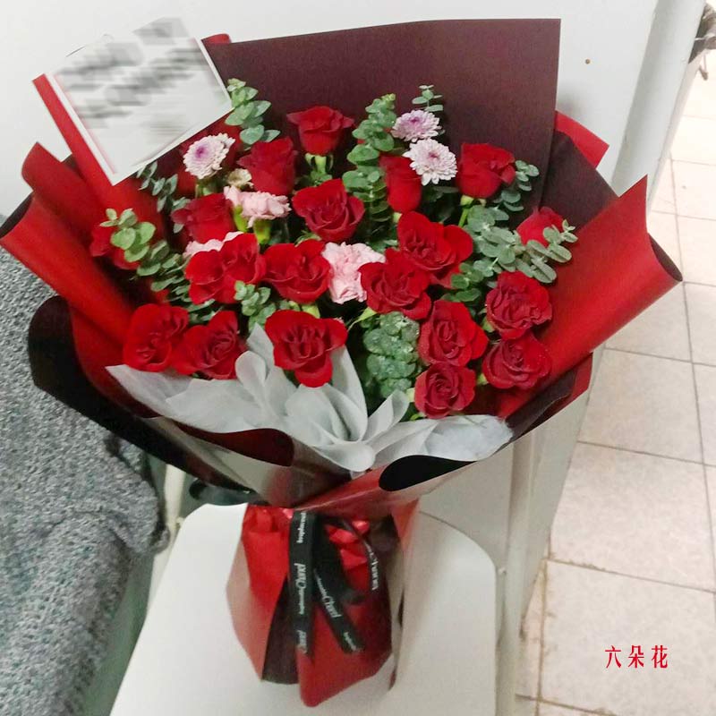 21朵红玫瑰,你的笑容是最美的(实拍照)