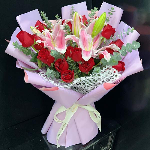 19朵红玫瑰百合,独一无二的你(实拍照)