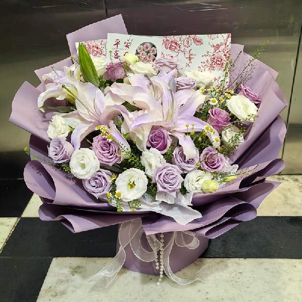 11朵紫玫瑰百合桔梗,炽热浪漫爱恋(实拍照)