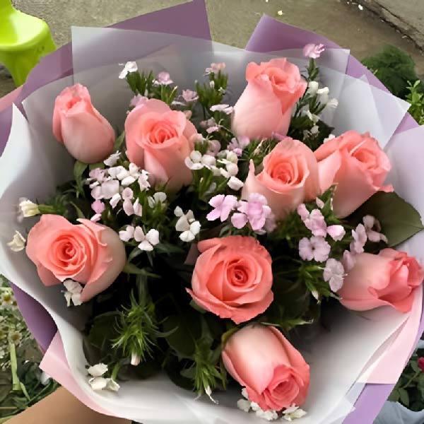 9朵戴安娜粉玫瑰,爱是一路相伴(实拍照)