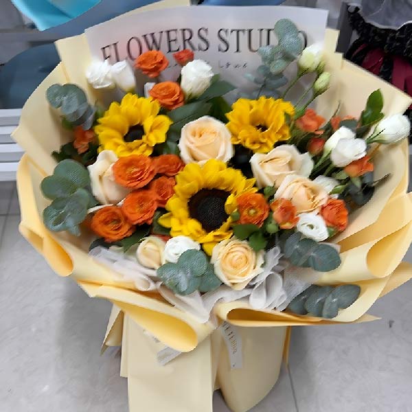 6朵香槟玫瑰3朵向日葵,绽放无限光彩(实拍照)