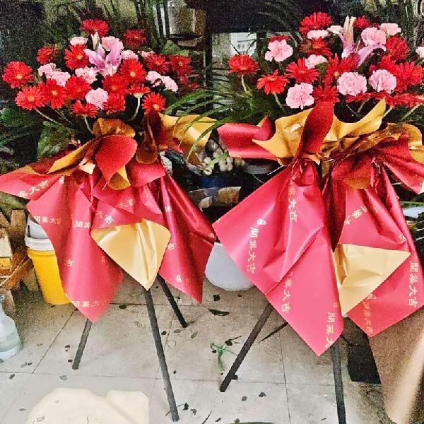 三脚架扶郎花康乃馨花篮,开店大吉(实拍照)