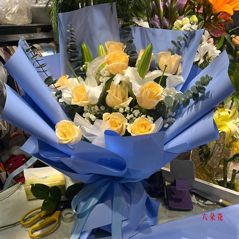 11朵香槟玫瑰百合,每一天都幸福(实拍照)