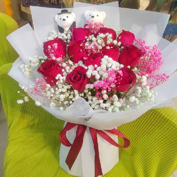 11朵红玫瑰满天星,一世美好的爱情(实拍照)