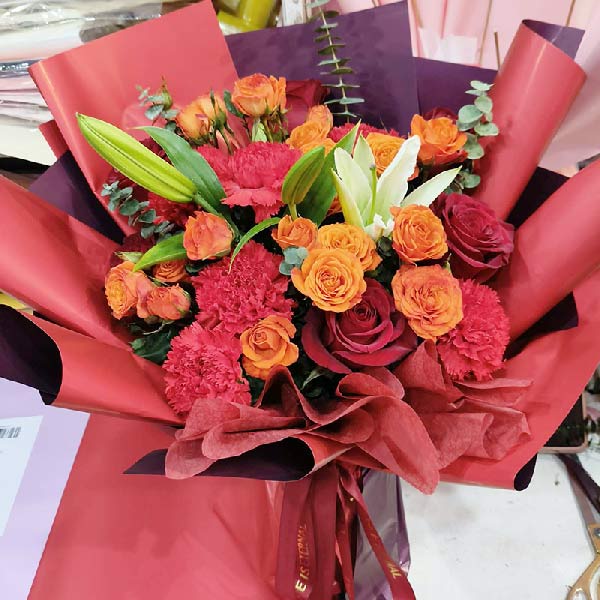 11朵红玫瑰满天星,幸福只因有你(实拍照)