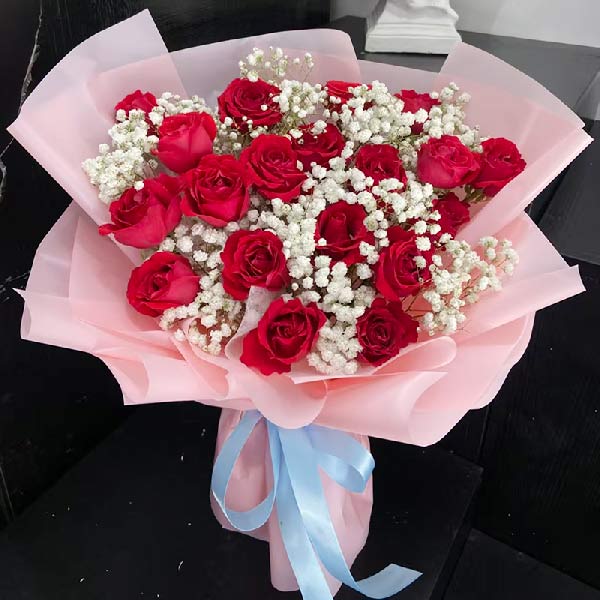 19朵红玫瑰满天星,爱一路珍藏(实拍照)