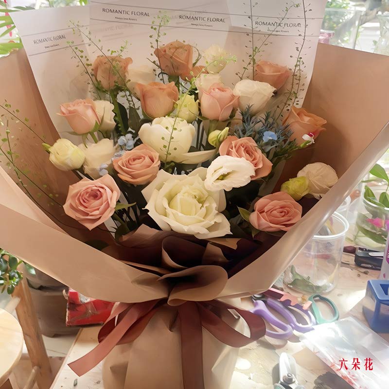 11朵卡布奇诺玫瑰2朵白玫瑰,爱的幸福海洋(实拍照)