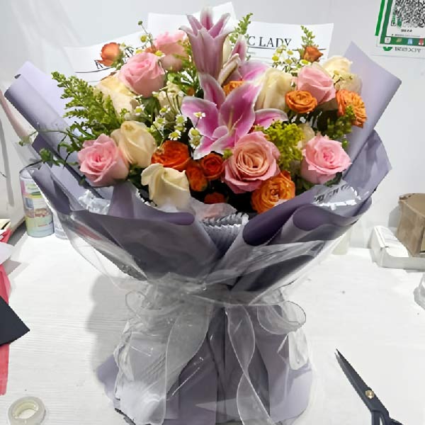 16朵玫瑰百合混搭,爱情相映成辉(实拍照)