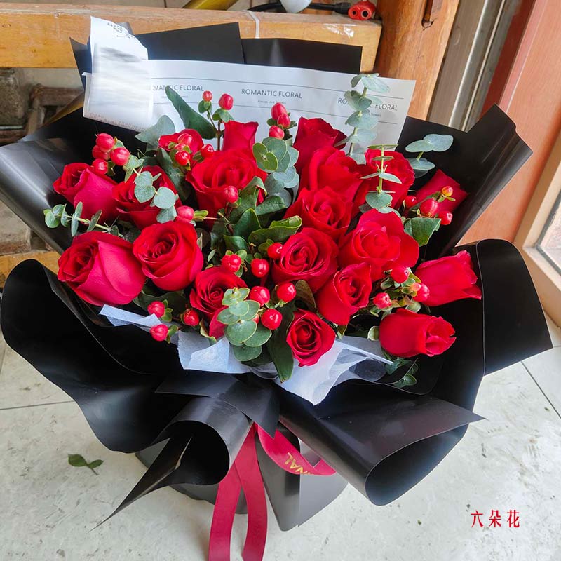 19朵红玫瑰红豆,愿爱如此美好(实拍照)