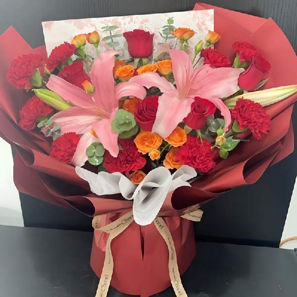 10朵康乃馨5朵红玫瑰,生活梦幻仙境(实拍照)