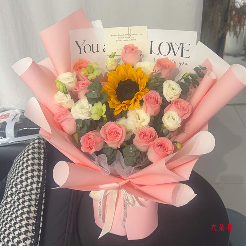 12朵粉玫瑰1朵向日葵,飓风中的宁静(实拍照)