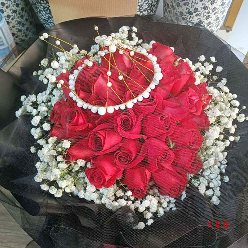 33朵红玫瑰满天星丰满,爱你是最美的(实拍照)