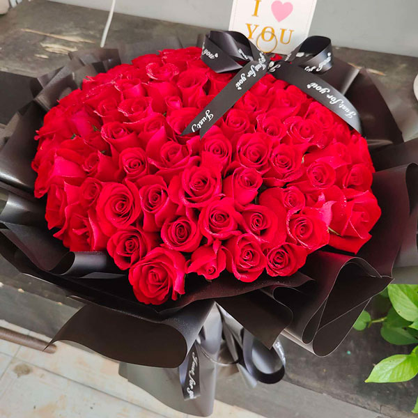 99朵红玫瑰,只为有你(实拍照)