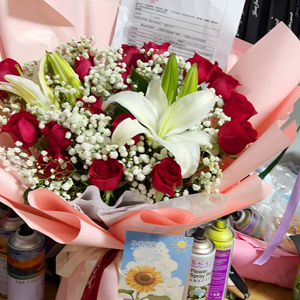 17朵红玫瑰2支百合,始终紧握你手(实拍照)