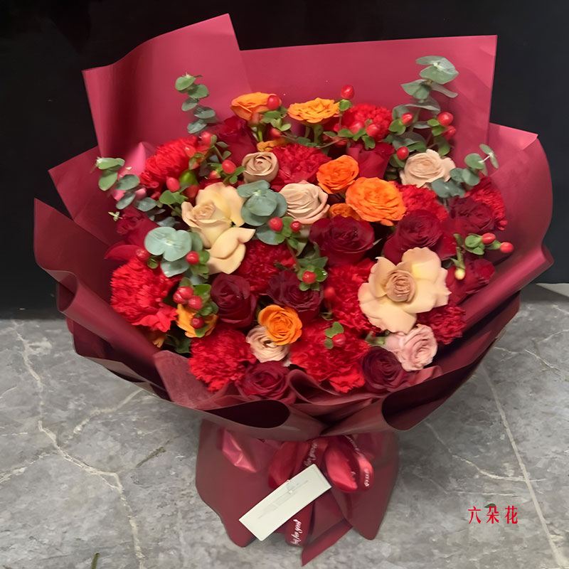 12朵红玫瑰卡布奇诺康乃馨,美丽永远追求(实拍照)