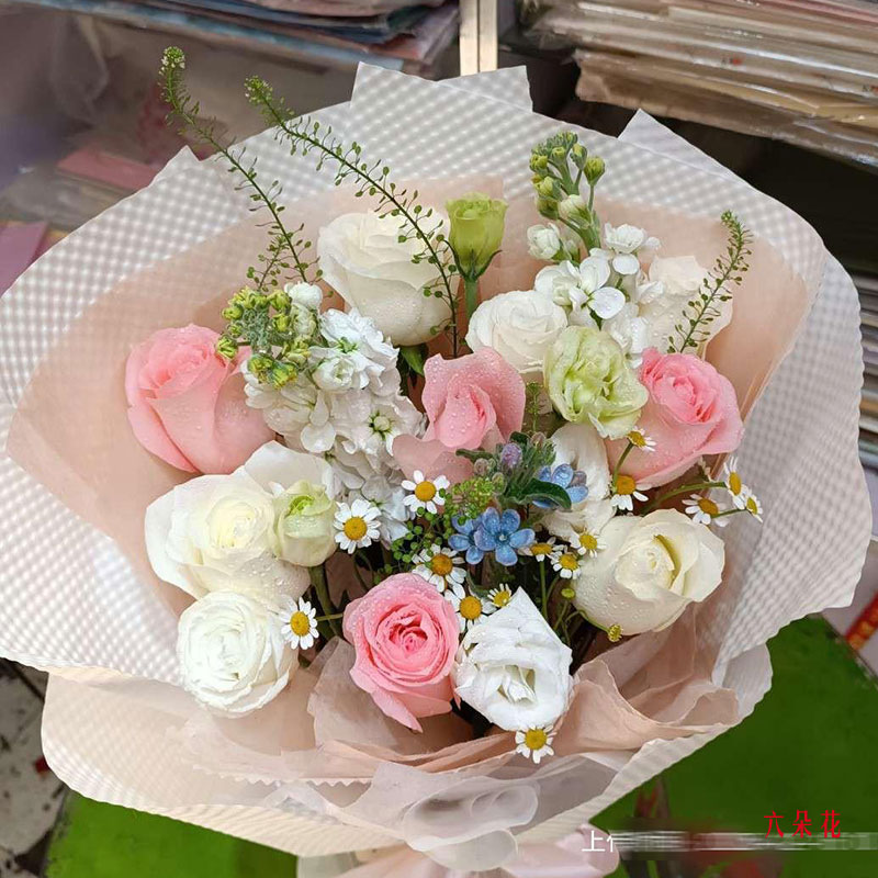 8朵玫瑰2支紫罗兰,爱如精美画卷(实拍照)