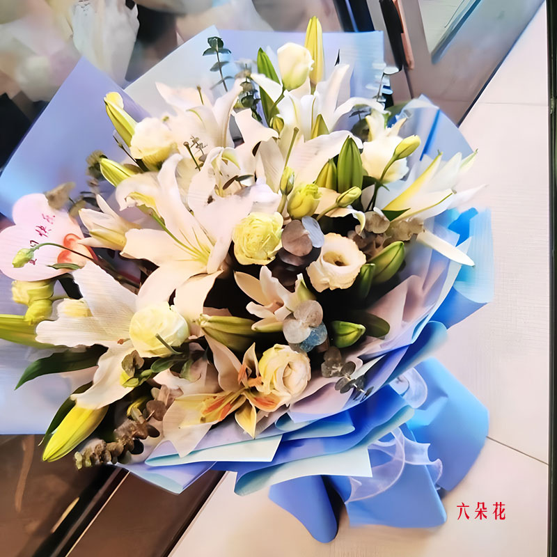 9支白色多头百合,吹走生活阴霾(实拍照)