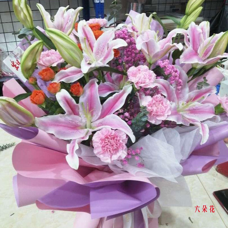 6朵康乃馨5支百合,安享幸福时光(实拍照)