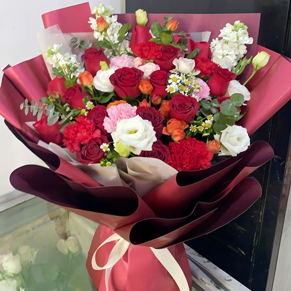 18朵红玫瑰8朵康乃馨,日子充满惊喜(实拍照)