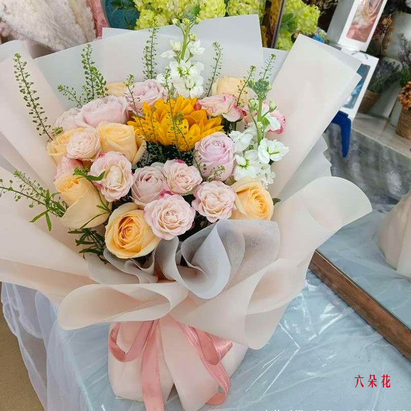 12朵玫瑰1朵向日葵,照亮你前行路(实拍照)