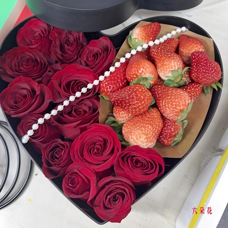 13朵红玫瑰16颗草莓,我的爱恋之人(实拍照)