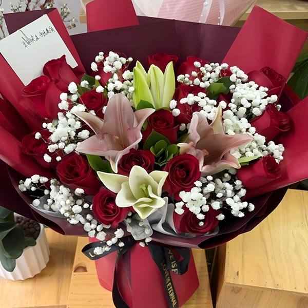 19朵红玫瑰,2支百合,永远的爱恋和幸福(实拍照)