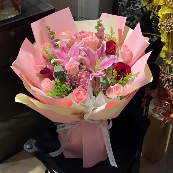 11朵粉玫瑰2支百合,象征我的爱意(实拍照)