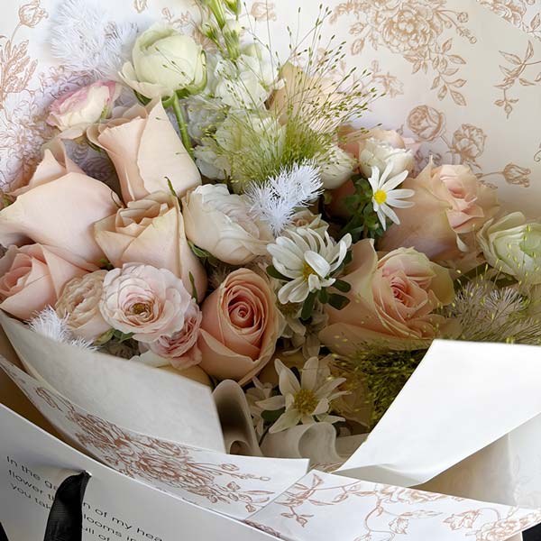 12朵粉色佳人粉玫瑰,传递深深眷恋(实拍照)