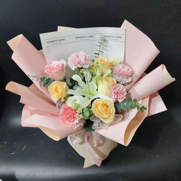 5朵玫瑰康乃馨百合,享受快乐时光(实拍照)