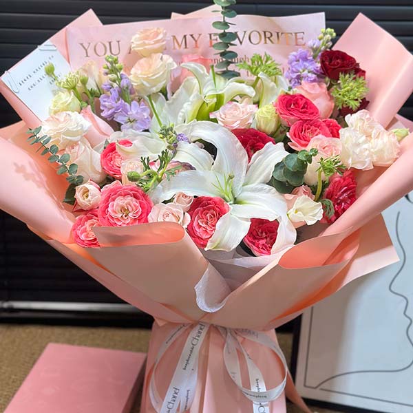 9朵艾莎粉玫瑰2支百合,爱是永不陨落(实拍照)