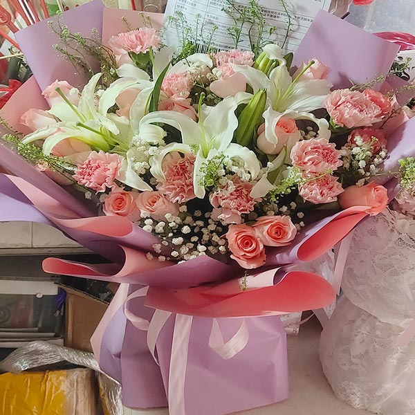 粉百合粉玫瑰康乃馨,祝福你乐趣多多(实拍照)