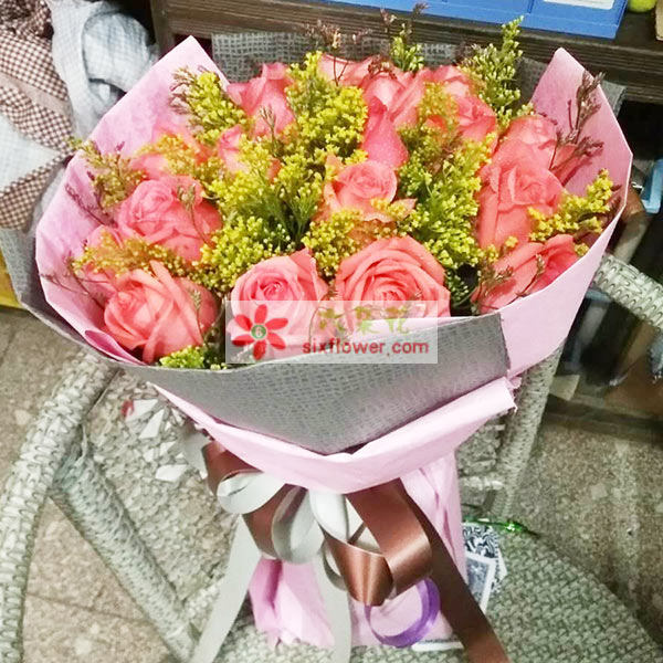 送广东省肇庆市德庆县香山大道侧江山御花园的鲜花实拍图