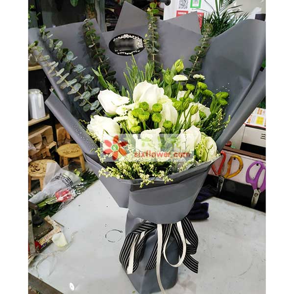 送河南省郑州市管城回族区榆林北路与康平路交叉口东100米的鲜花实拍图