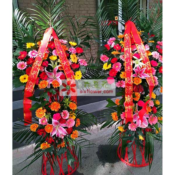 送佳木斯市同江大商大直路与通江街交口北75米的鲜花实拍图