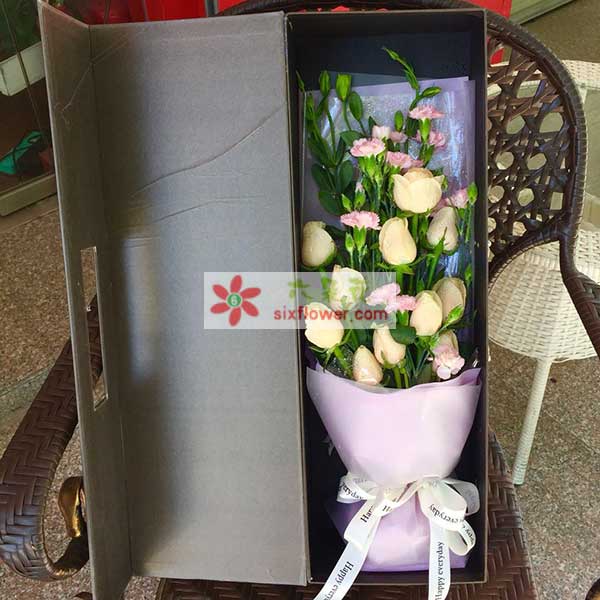 送深圳市福田保税区市花路5号CFC 长富金茂大厦61…的鲜花实拍图