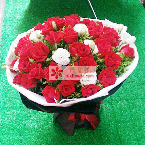 送贵阳市乌当区龙广路幸福里小区10-7…的鲜花实拍图