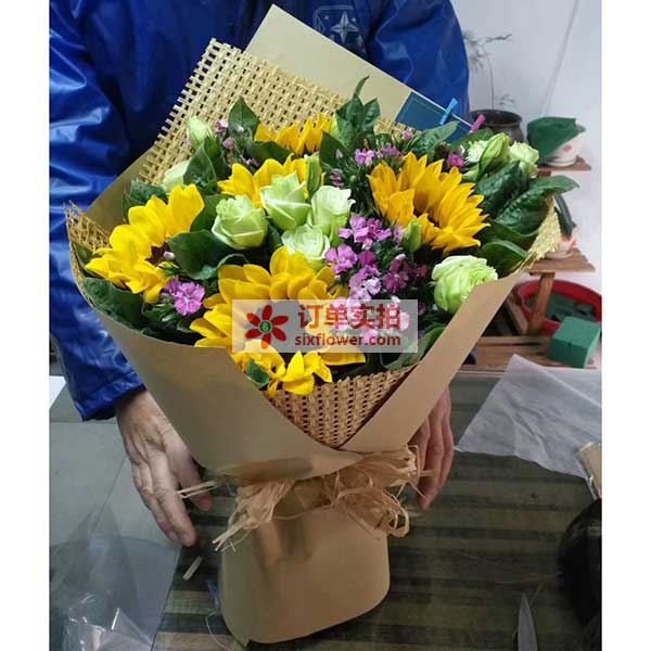 送香港万柴黄泥涌峡路8号尼科尔森大厦的鲜花实拍图