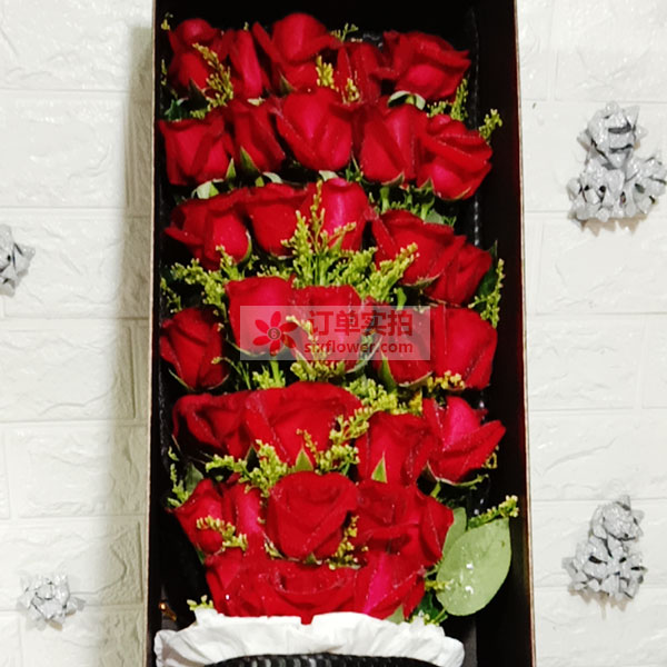 33朵红玫瑰,礼盒装,与你共度甜蜜的时光(实拍照)