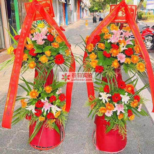 送隆昌渔箭中学大门口的鲜花实拍图