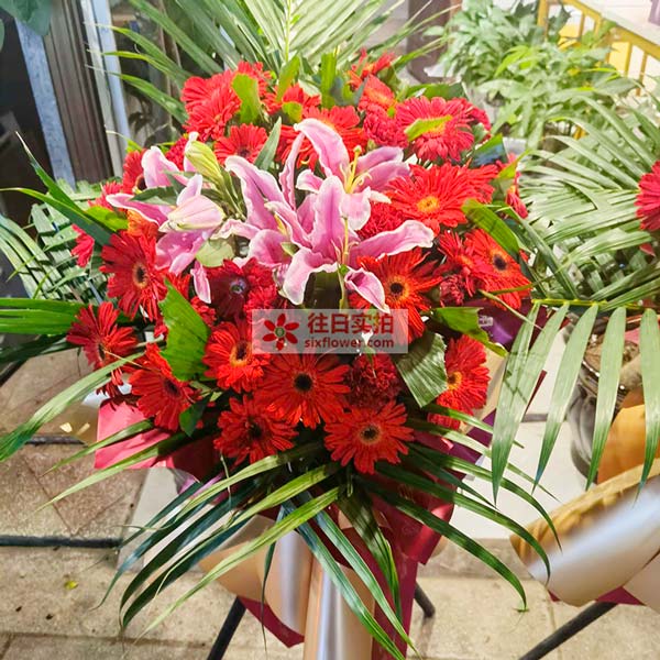 送临沧市临翔区锦绣江山一期A4栋的鲜花实拍图