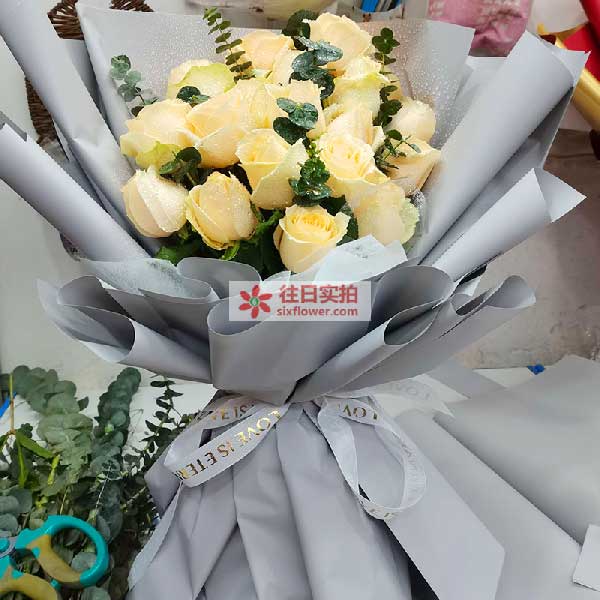 送贵州省遵义市桐梓县蟠龙首府的鲜花实拍图