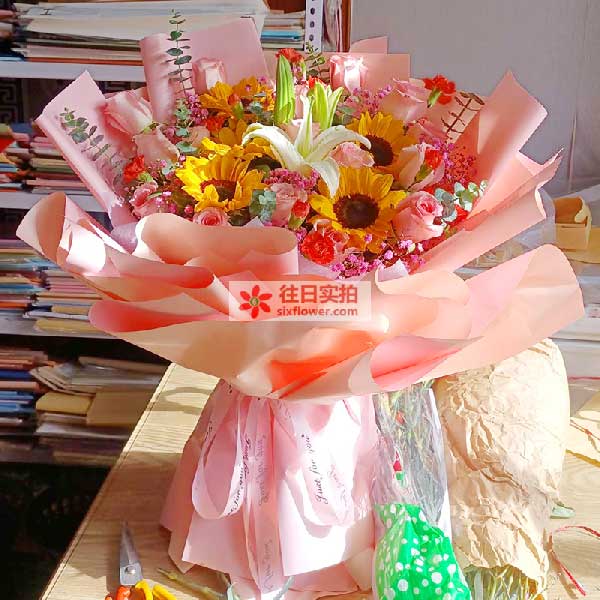 送沂源县状元楼大酒店龙凤呈祥厅的鲜花实拍图