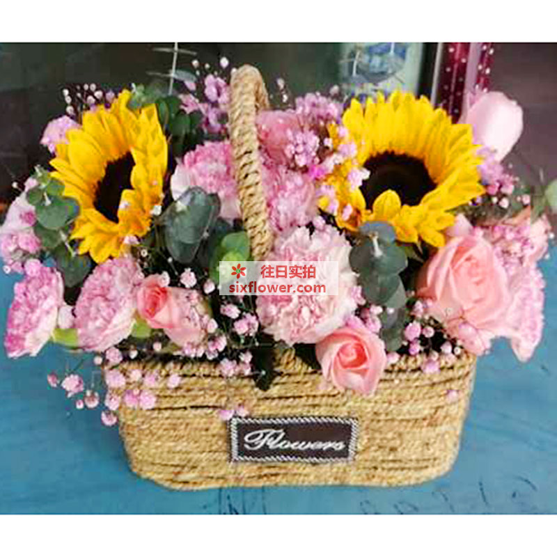 天津蓟州区引滦小区附近花店送花实拍(2朵向日葵，11朵戴安娜粉玫瑰，您是我们前进的方向)
